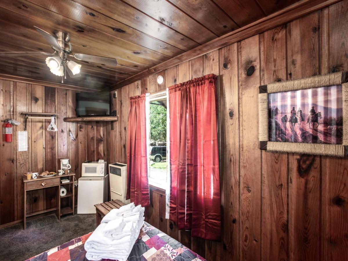Apache Village Cabinette 11, Queen Bed, Midtown, Sleeps 2 鲁伊多索 外观 照片